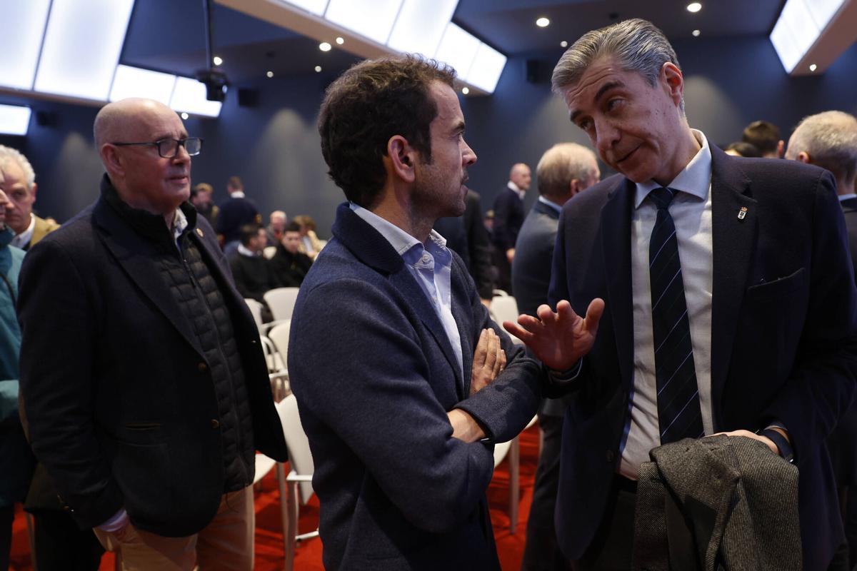 Por la izquierda, José Ramón Cuetos Lobo, José Riestra y Martín Peláez.