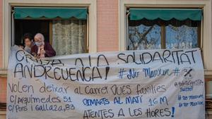 Pancarta contra un desahucio en Sant Andreu.