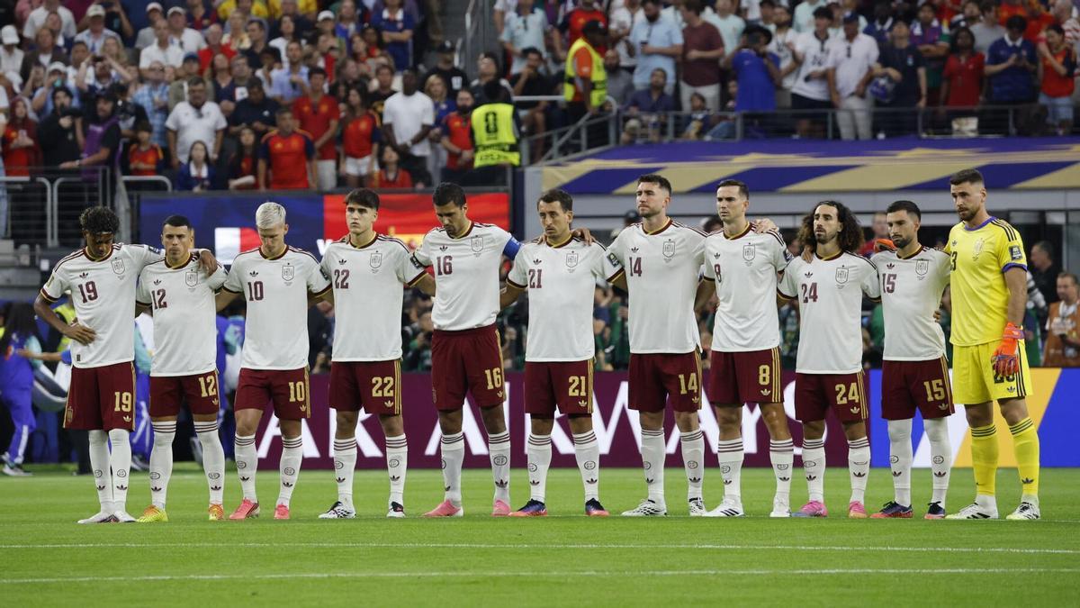 Els jugadors de la Selecció Epanyola abans del partit de semifinals del Mundial 2026