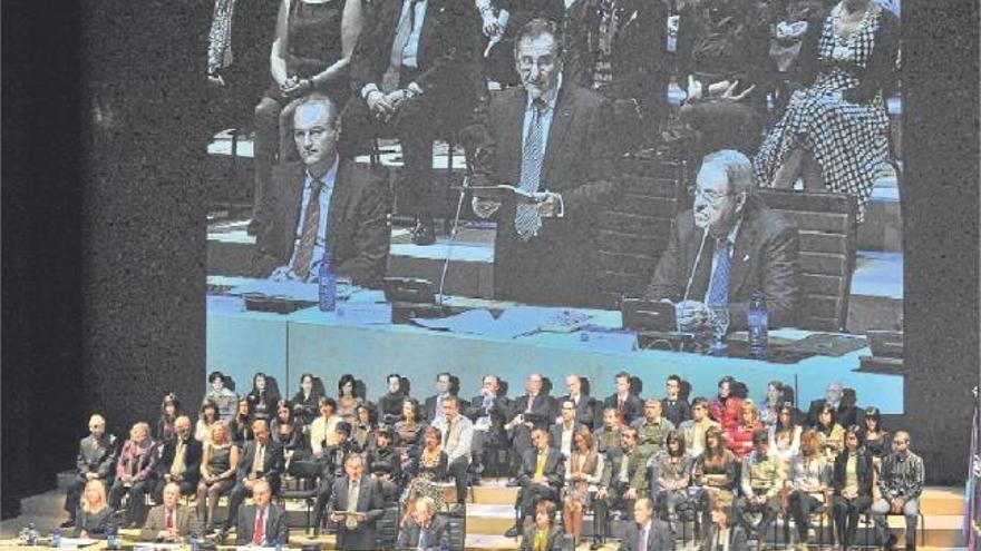 El rector, Vicent Climent, presidió un acto de conmemoración en el que fueron homenajeados estudiantes, profesores, personal administrativo y personajes que han impulsado la UJI.