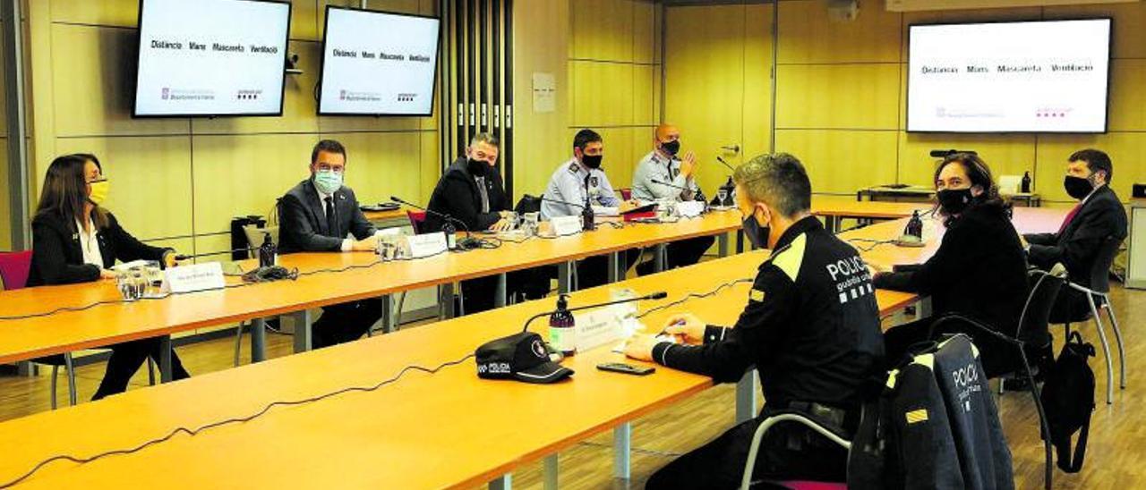 Reunión del Govern y el ayuntamiento con responsables policiales para analizar los disturbios.