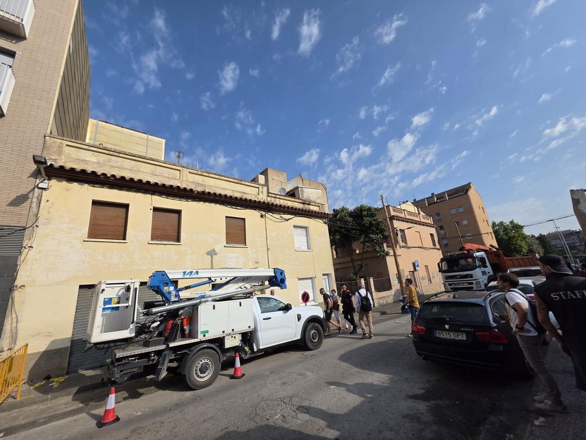 Les imatges de l'enderroc de diversos immobles al carrer Universitat de Cervera de Girona