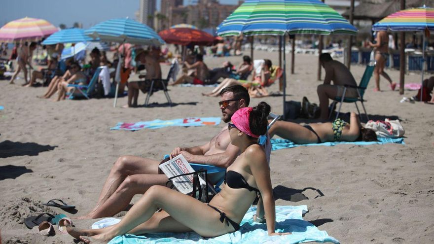 Playa de Los Boliche: El precio de los carburantes ha frenado las escapadas de uno o dos días a la playa.