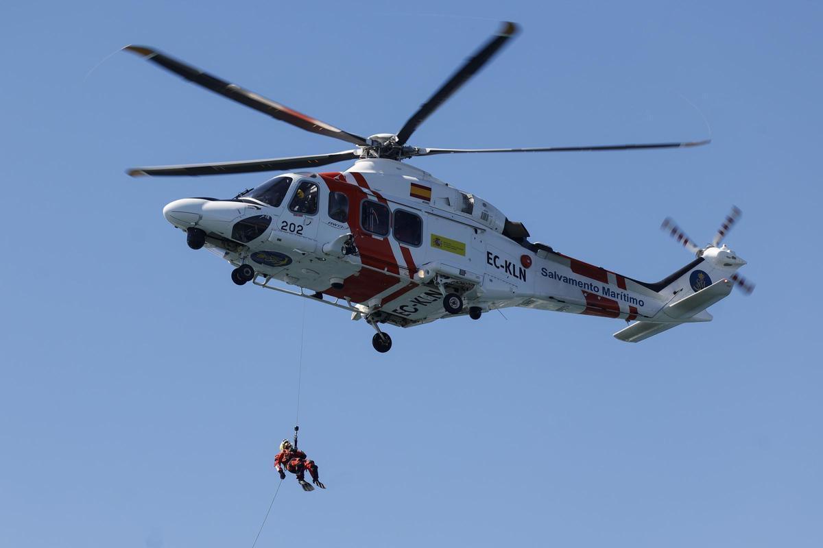 Simulacro de rescate de un tripulante accidentado en el Puerto de Las Palmas.