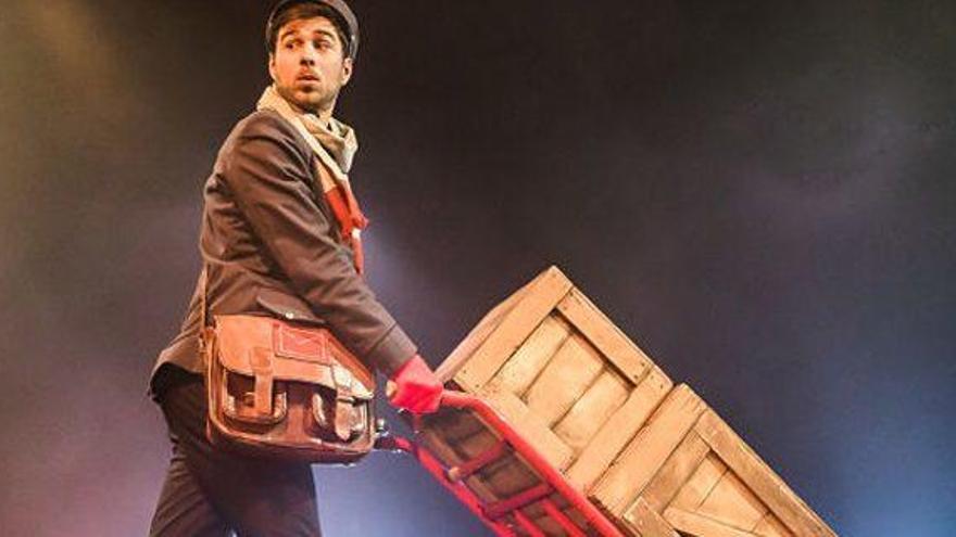 Màgia i teatre gestual amb l&#039;espectacle d&#039;Optimist  «The postman», a Roses