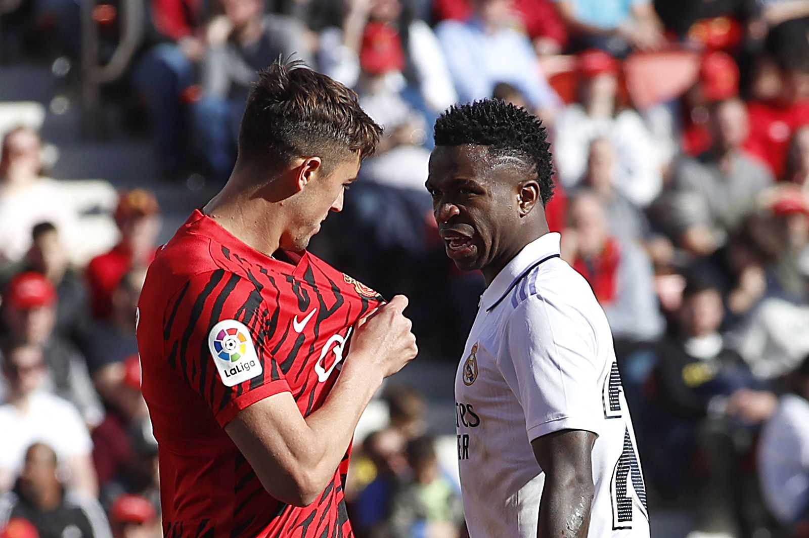 Raíllo y Vinicius en el Mallorca - Real Madrid