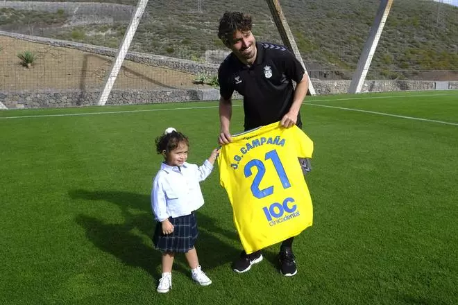 Presentación oficial del último fichaje de la UD Las Palmas José Campaña