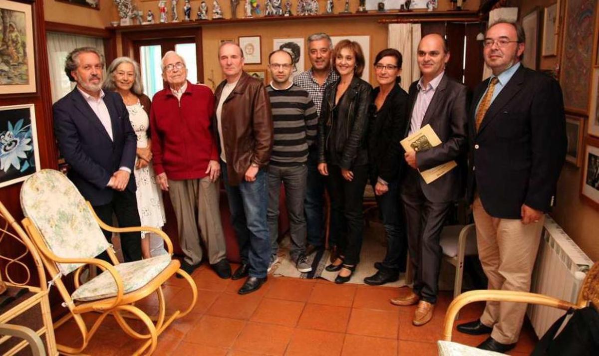 Participantes en la reunión mantenida el domingo en la Fundación Xosé Neira Vilas. // Bernabé/Luismy