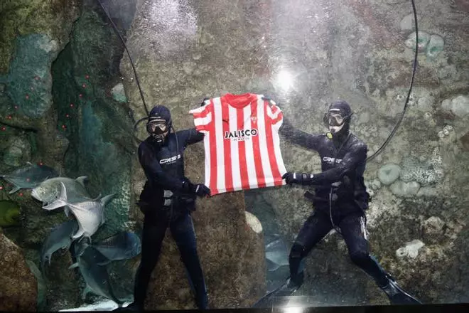 EN IMÁGENES: La presentación de la nueva camiseta del Sporting y su puesta a la venta
