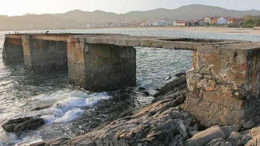 El muelle de la playa de Rodeira.  // Santos Álvarez