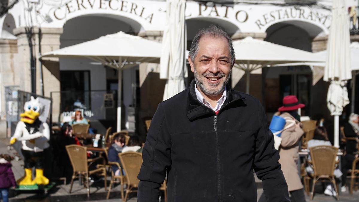 Emilio Rey, hostelero del restaurante El Pato de la plaza Mayor de Cáceres.