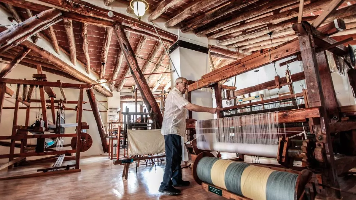 Un tesoro textil de Benilloba que pone rumbo a Alcoy
