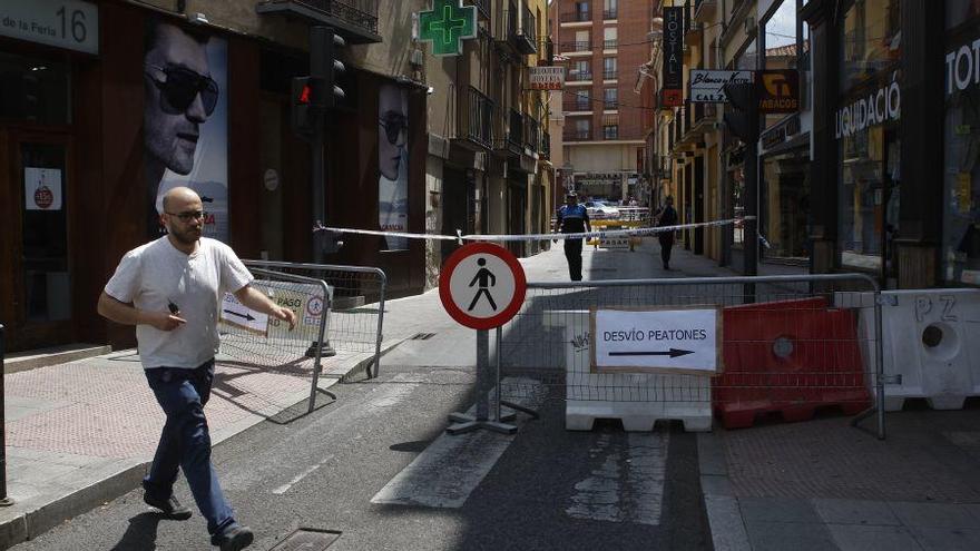 Cortada la calle Feria por el derrumbe en un edificio