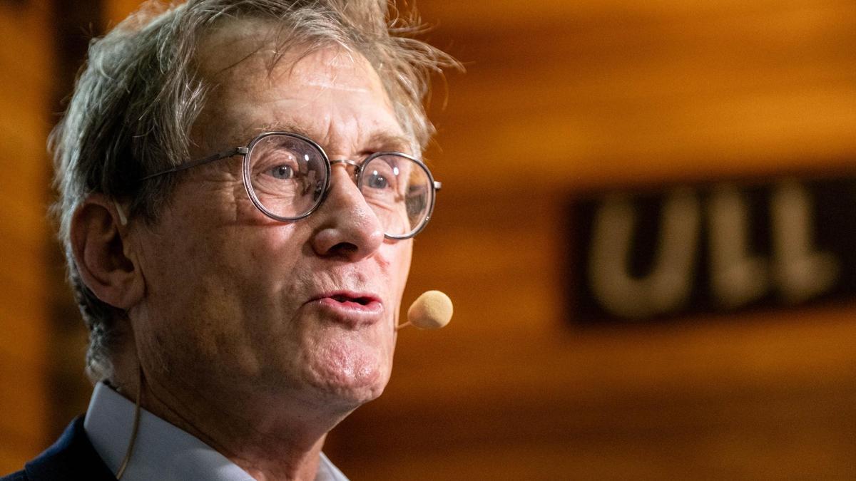 El premio Nobel de Química, Ben Feringa, durante su charla en el Paraninfo de la ULL, para inagurar el congreso Shift.