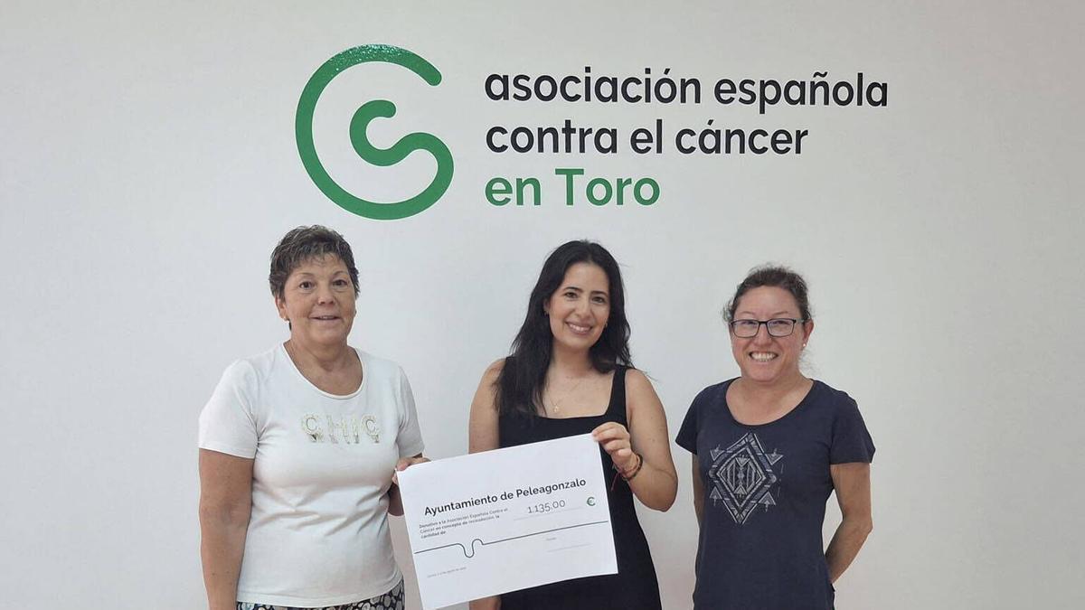 Entrega de cheque, Ayuntamiento de Peleagonzalo a AECC Toro 2026