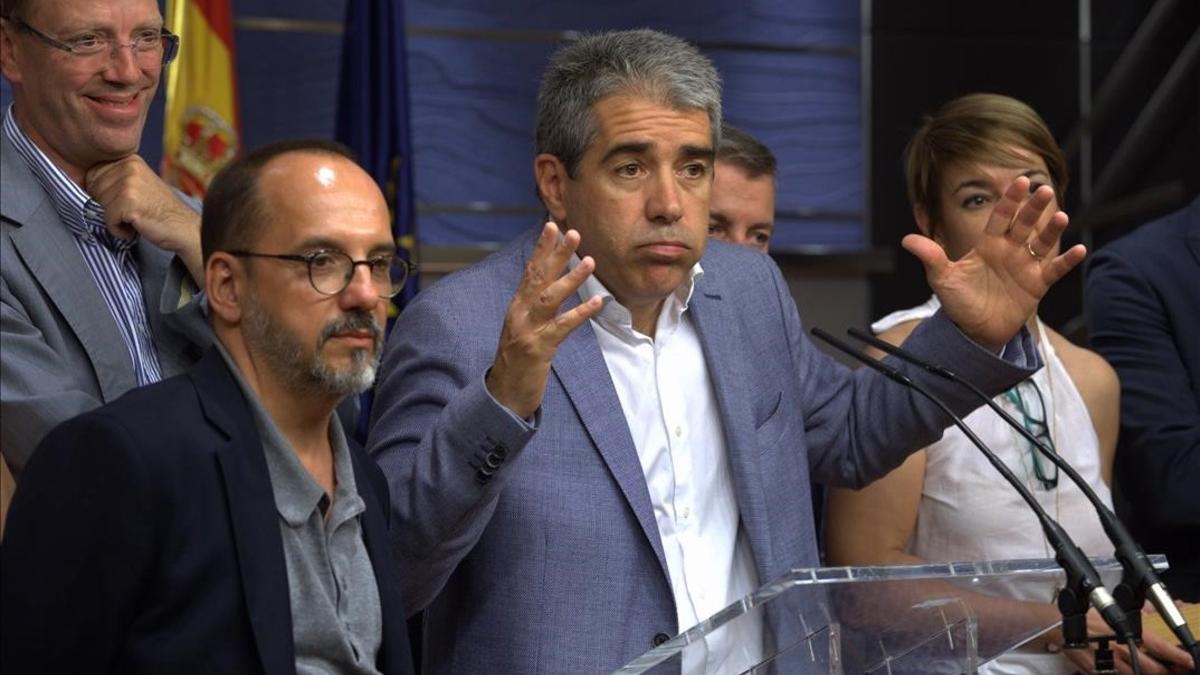 Francesc Homs, junto al resto de diputados del PDC, en el Congreso de los Diputados.