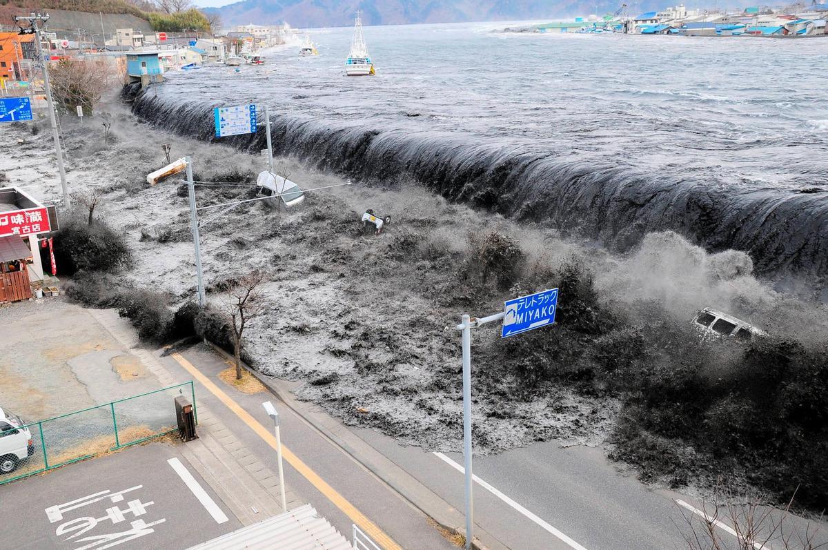 Tsunami registrado en 2011 en Japón.