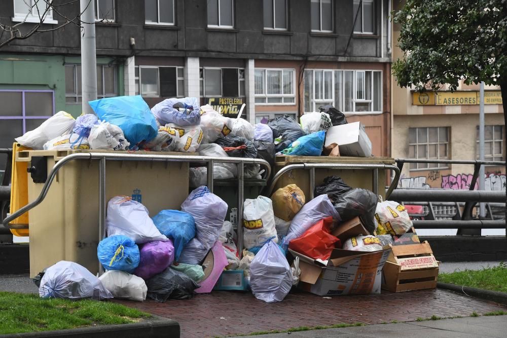 A Coruña: Basura sin recoger por tercer día