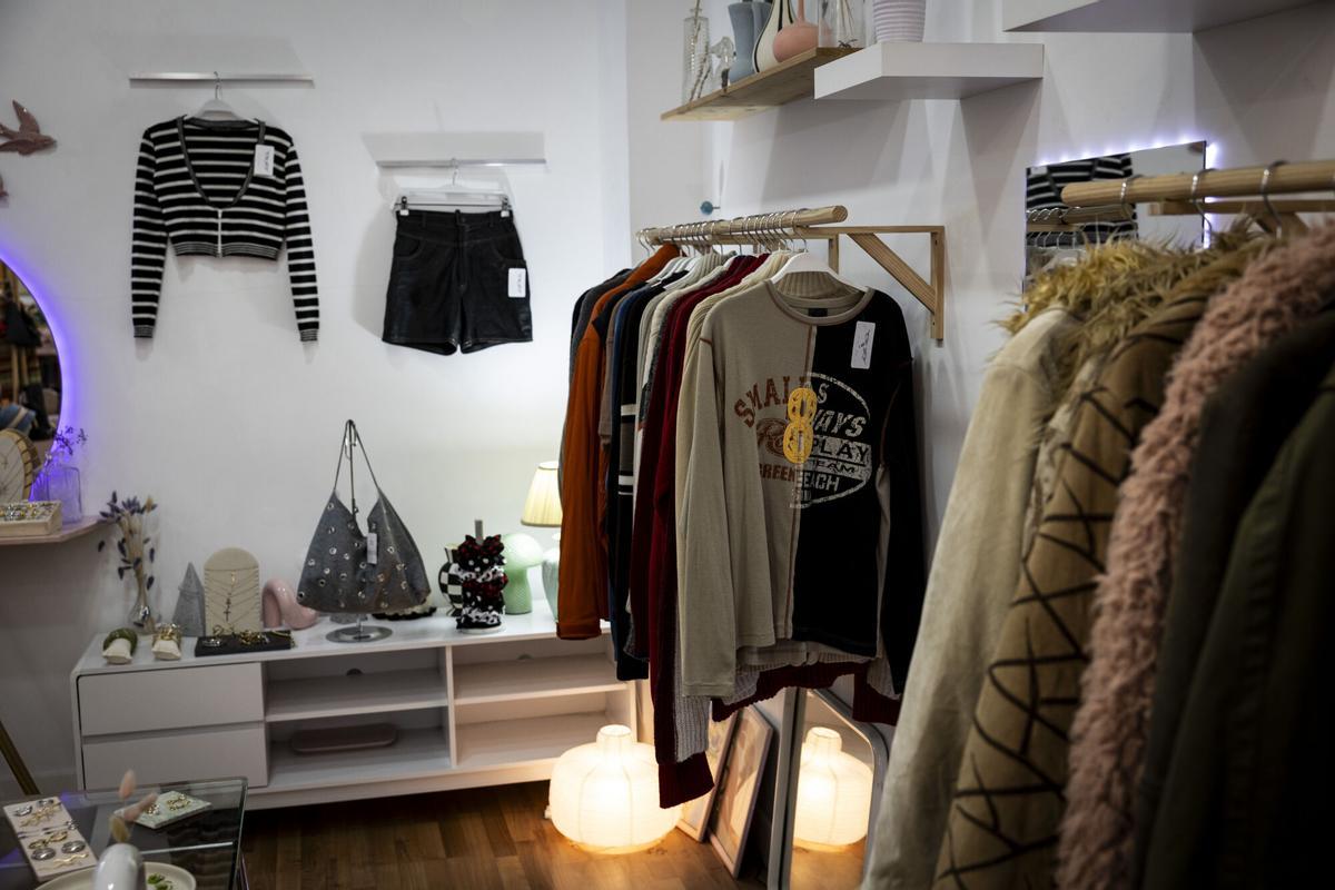 Kashmir, la tienda vintage de Zaragoza que vive por el "amor al arte" a la moda Kashmir, la tienda vintage de Zaragoza que vive por el "amor al arte" a la moda