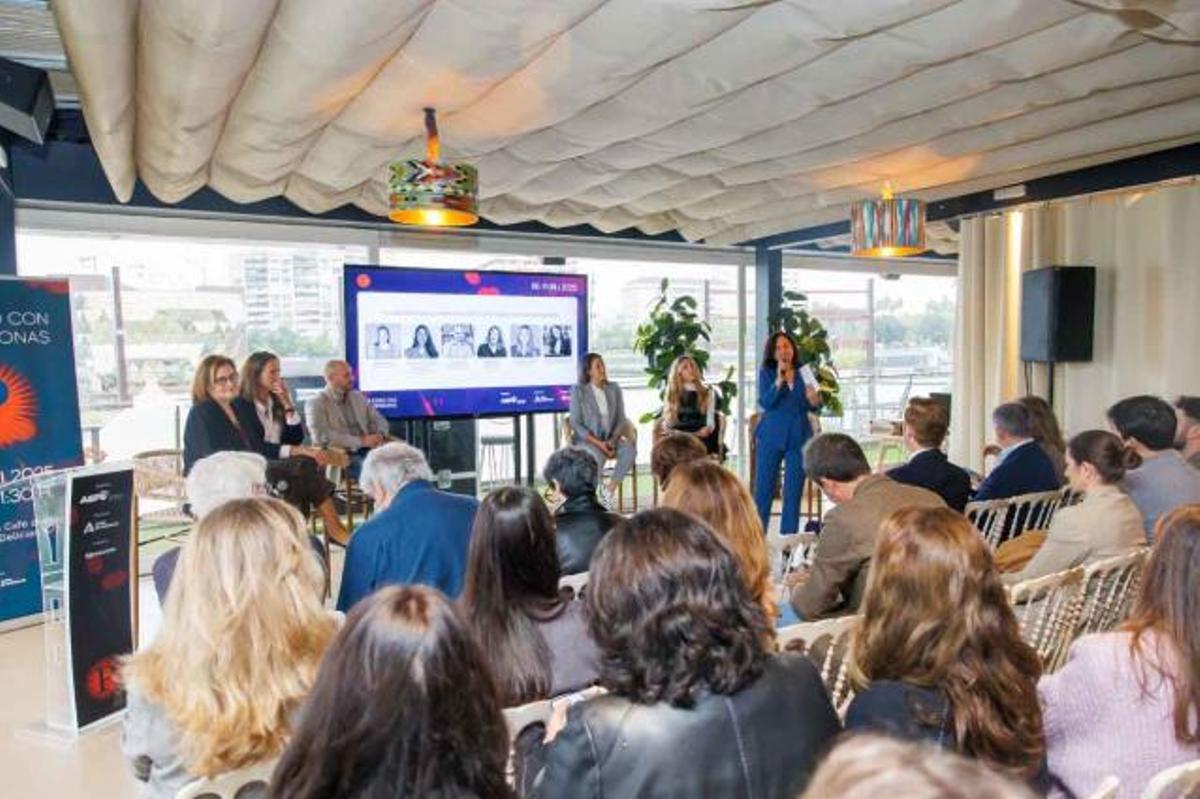 Participantes del coloquio: "La publicidad que ya viene: del DOOH a las marcas con impacto positivo", debate encargado de cerrar la jornada
