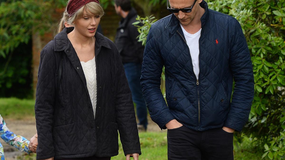 Taylor Swift y Tom Hiddleston paseando por Suffolk