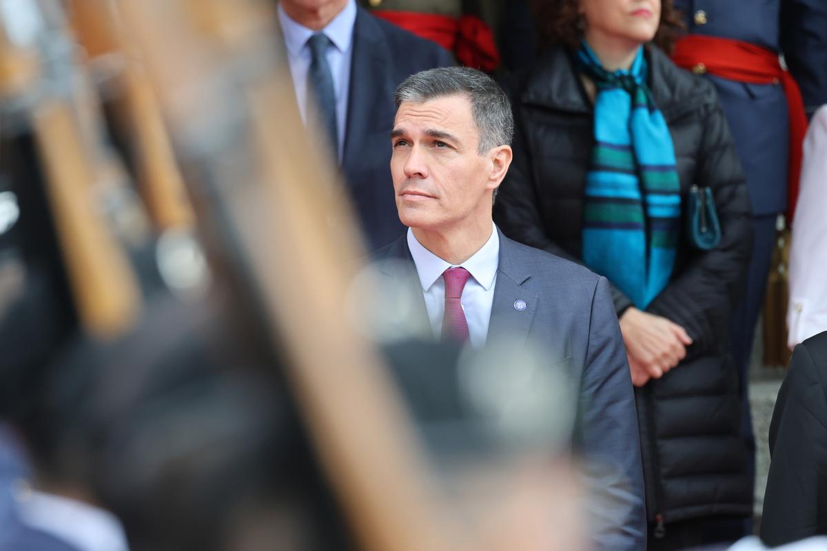 El Presidente del Gobierno, Pedro Sánchez, a la salida de la Solemne Sesión de Apertura de las Cortes Generales de la XV Legislatura, en el Congreso de los Diputados, a 29 de noviembre de 2023, en Madrid (España).