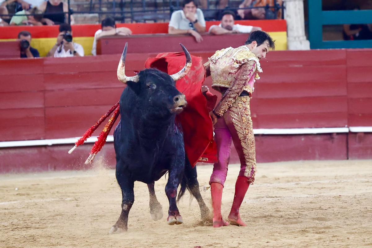 Samuel Navalón conquista su segunda puerta grande consecutiva en Valencia durante la Feria de Julio