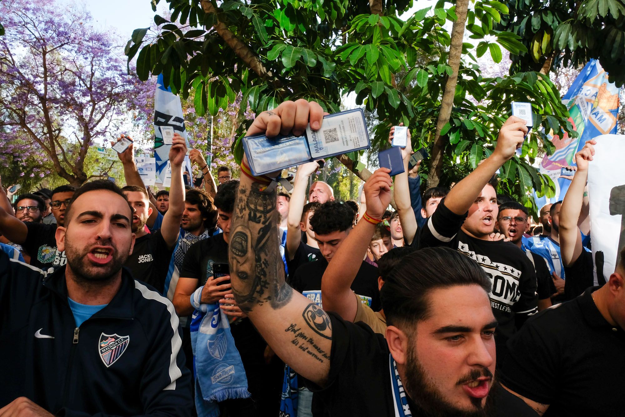 La protesta de la afición antes del Málaga CF - CD Mirandés, en imágenes