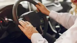 La DGT vol revisar la normativa: es retirarà el carnet de conduir als més grans de 65 anys?
