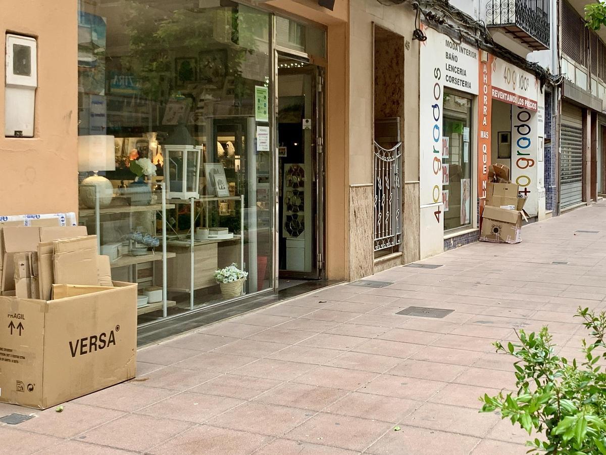 Recogida de cartón a empresas de Alzira, en una imagen de archivo.