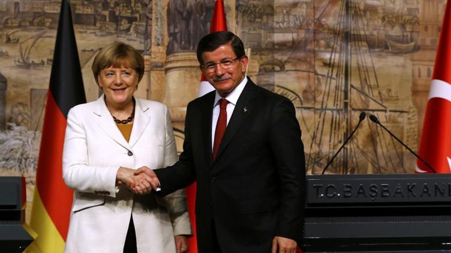 Merkel, junto al primer ministro turco.