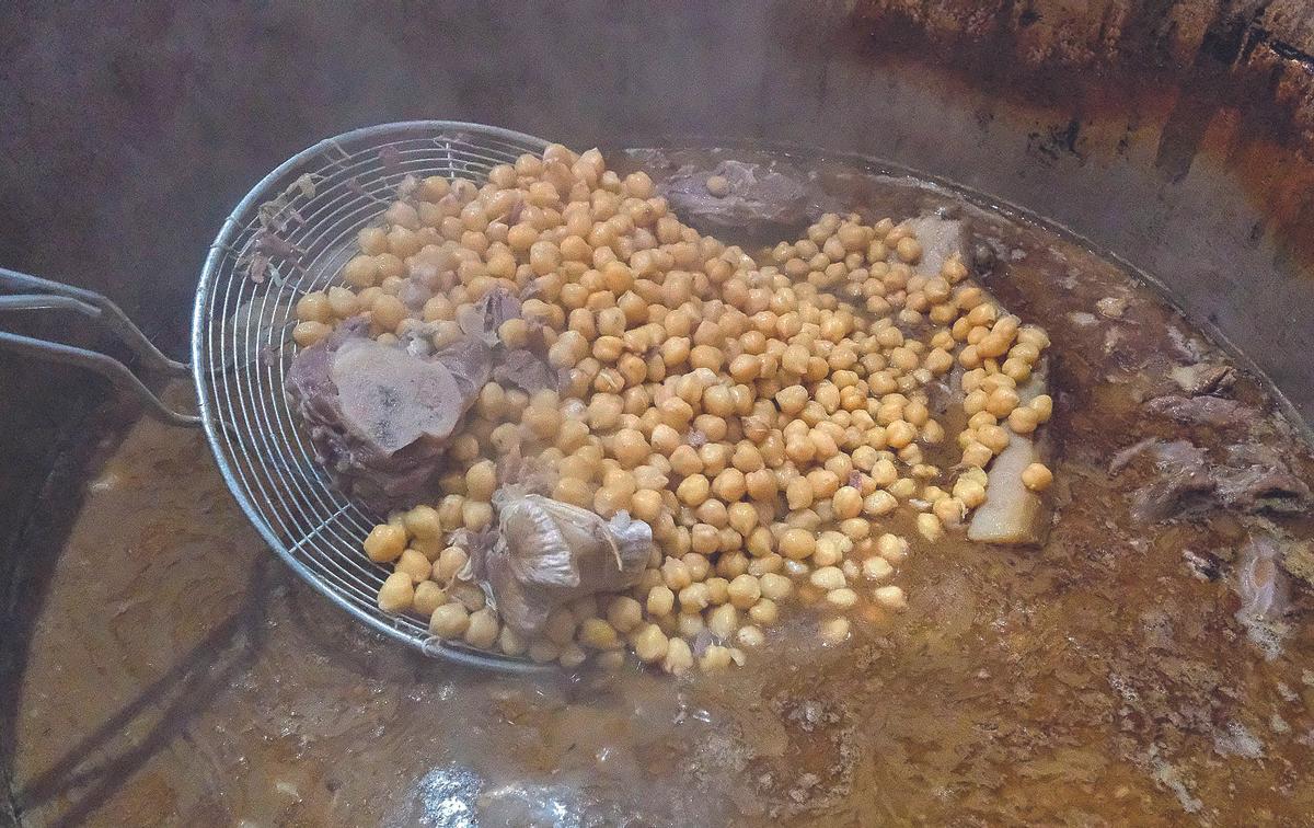 Imagen de un guiso de garbanzos.