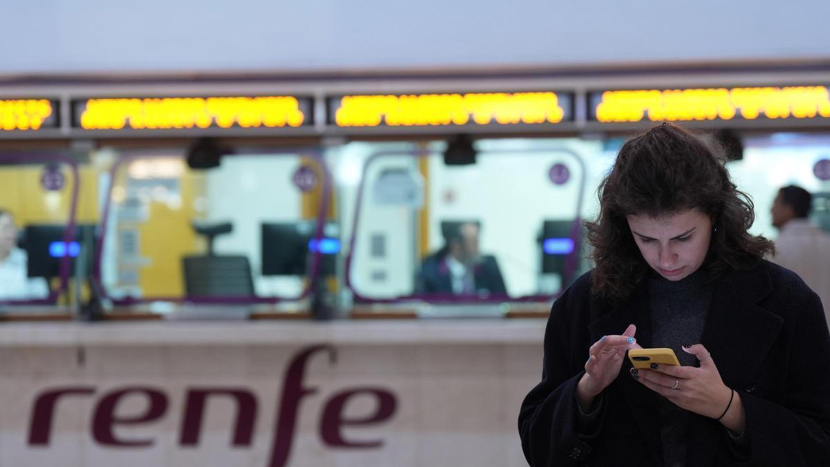 DEMORAS AVE | Retrasos en la alta velocidad entre Madrid y Barcelona por un robo de cable en Tarragona