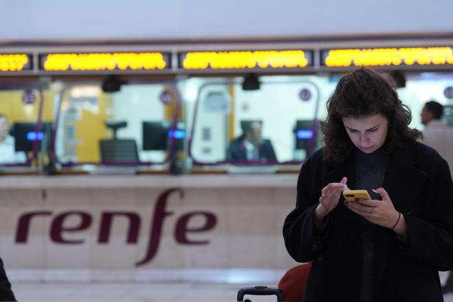 Retrasos en la alta velocidad entre Madrid y Barcelona por un robo de cable en Tarragona
