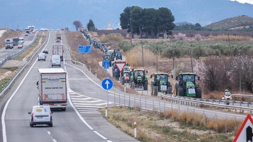 Así ha sido la protesta de agricultores del Alto y Medio Vinalopó en Villena