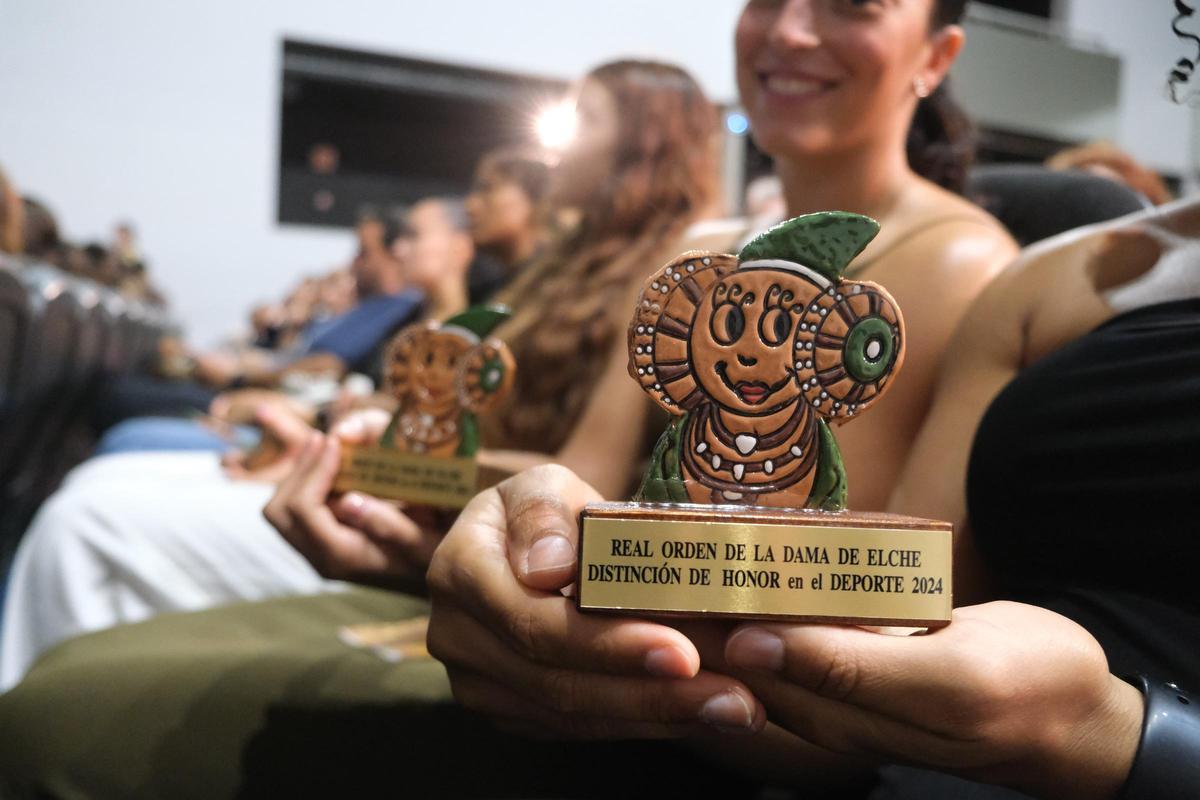 Así ha sido la Gala de entrega de las distinciones de honor de la Real Orden de la Dama en Elche Así ha sido la Gala de entrega de las distinciones de honor de la Real Orden de la Dama en Elche
