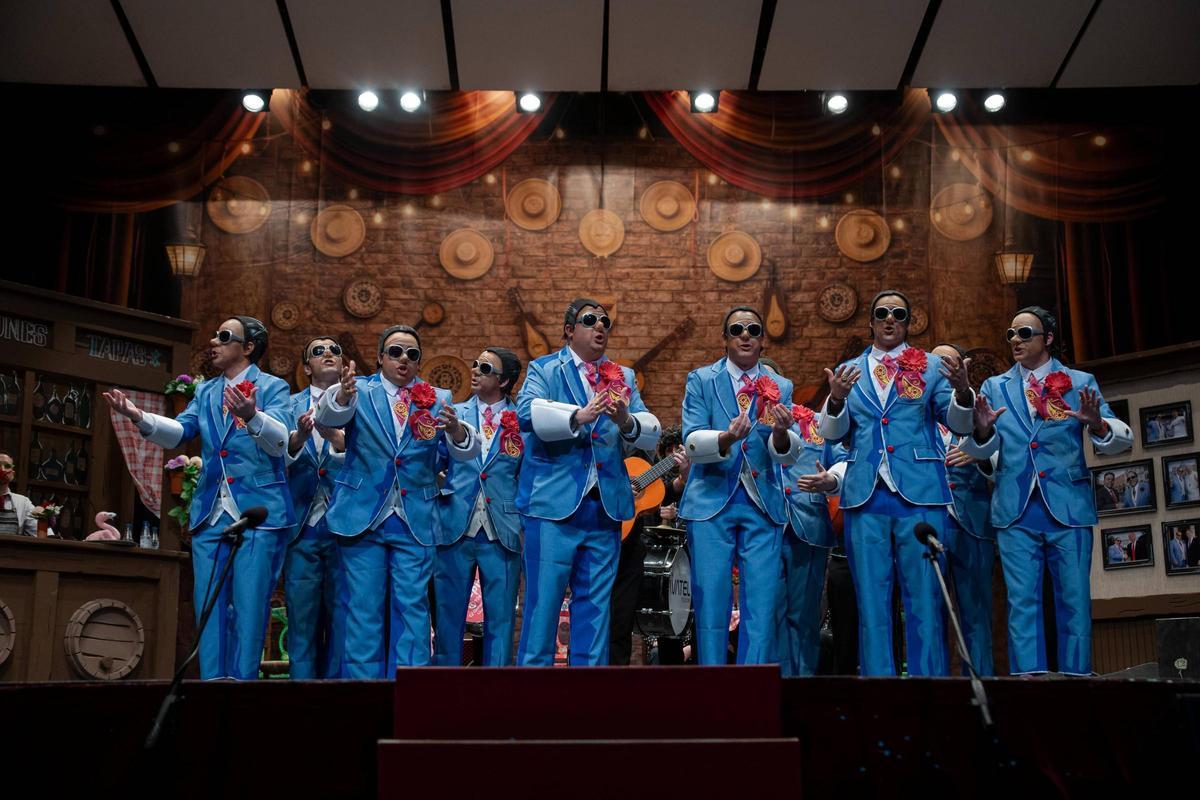 Actuación de la murga Gitano y de Badajó