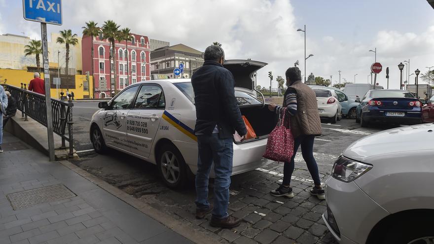 Los taxistas de Las Palmas de Gran Canaria reclaman subir 20 céntimos la bajada de bandera diurna