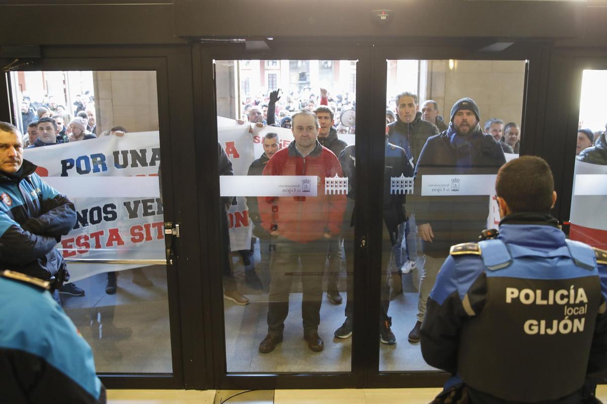 En imágenes: Protesta de los trabajadores de la empresa municipal de ...