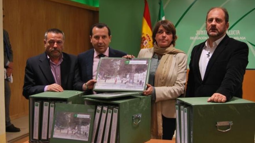 El delegado de Fomento en Málaga, García Peláez; el delegado de la Junta en Málaga, Ruiz Espejo; la consejera de Fomento, Elena Cortés; y viceconsejero de Fomento, García Cebrián.
