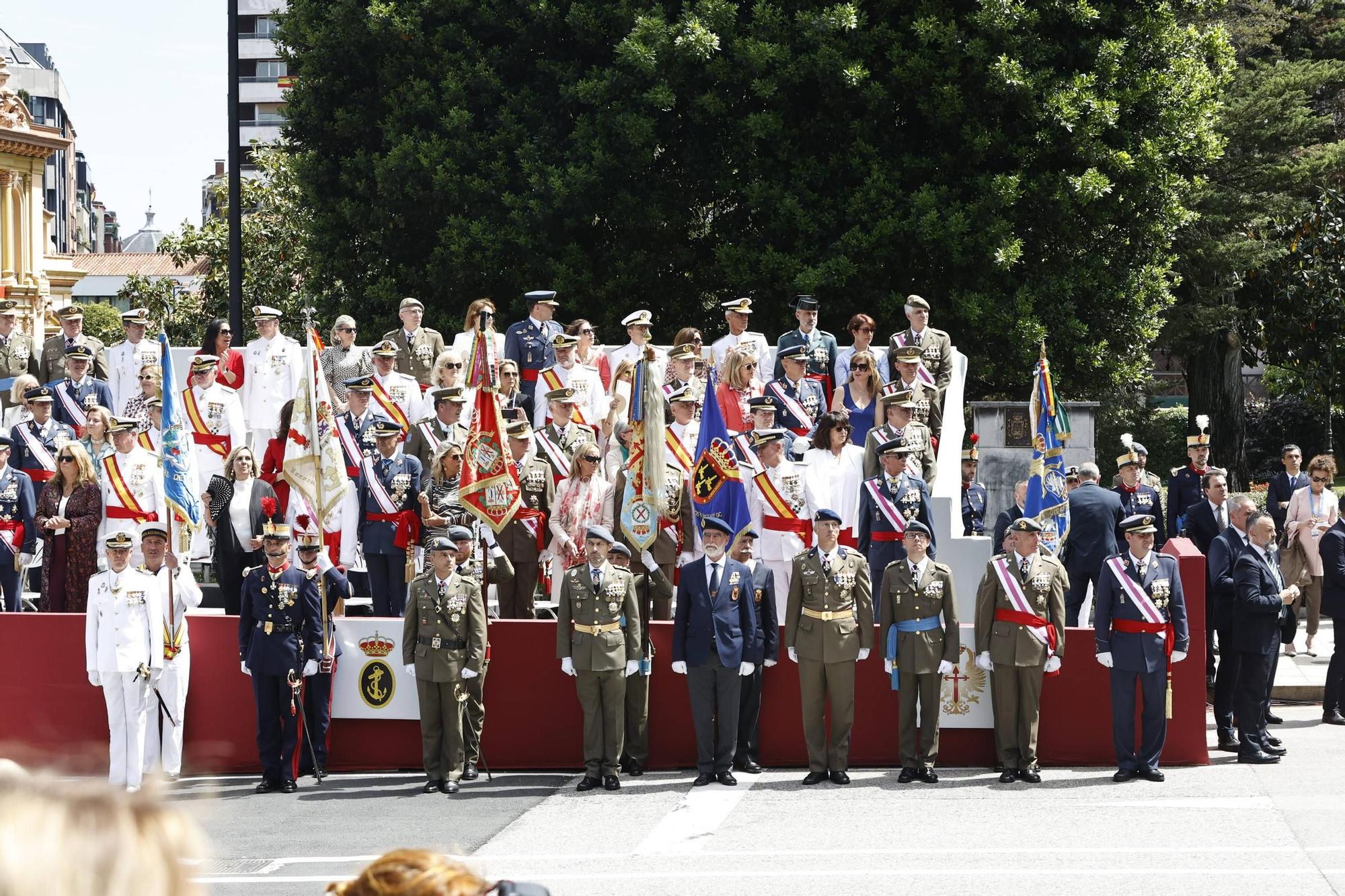 EN IMÁGENES: Así fue el multitudinario desfile en Oviedo por el Día de las Fuerzas Armadas