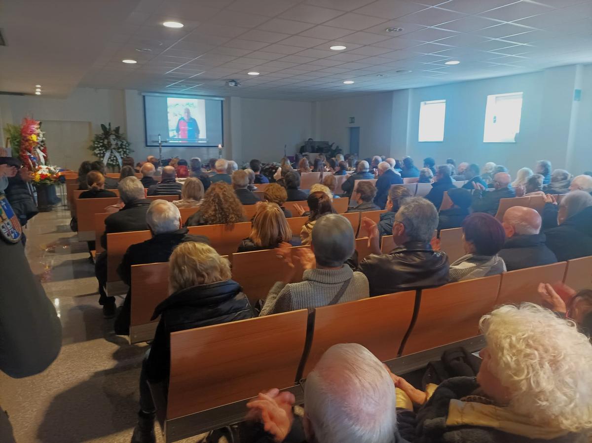 Un moment de la cerimònia celebrada a la Funerària Vicens