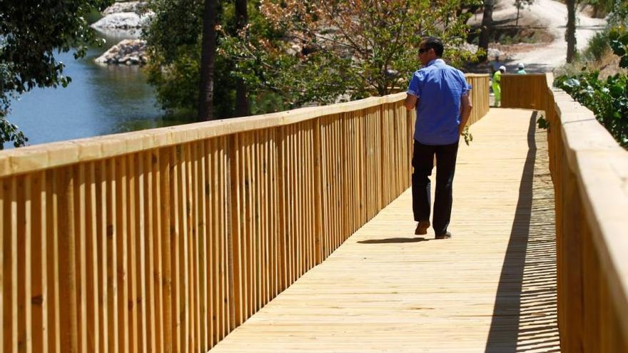 El Ayuntamiento pide a la CHD el arreglo de la pasarela junto a la Fuente de los Compadres