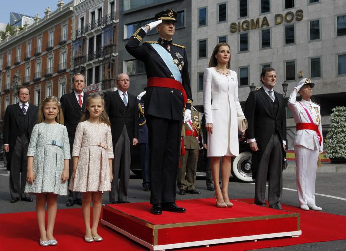 La familia real al completo durante la coronación del rey Felipe VI