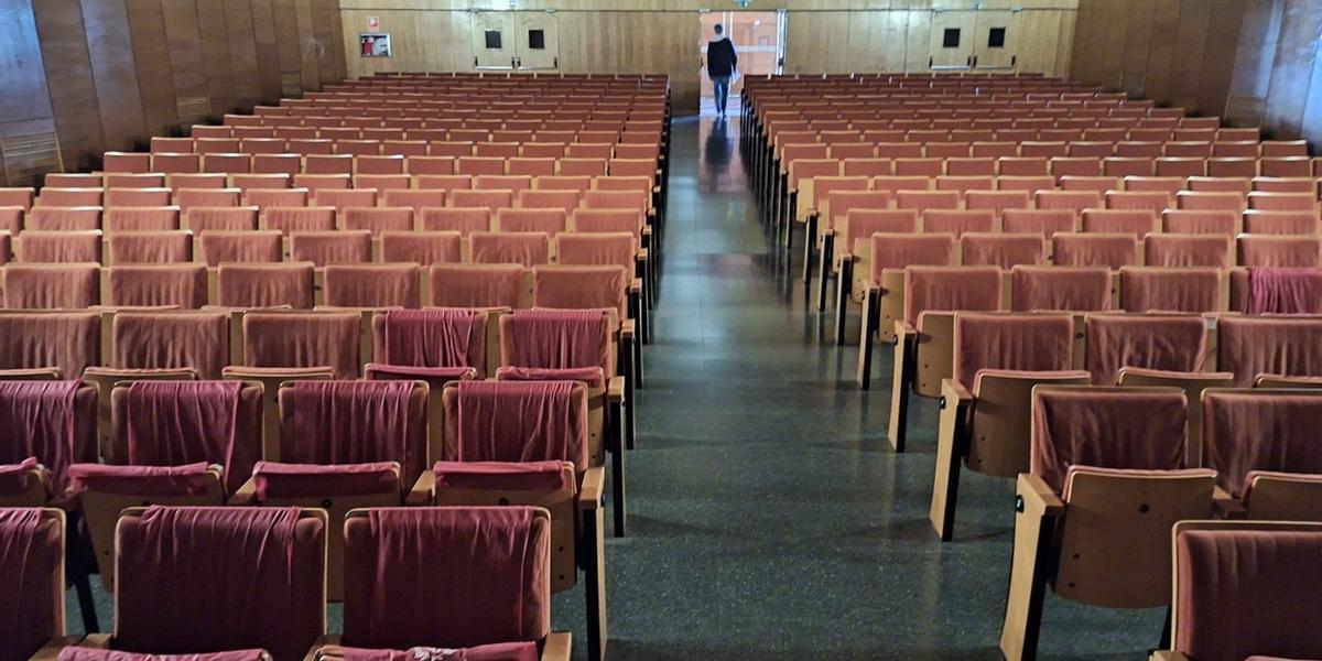 El contracte per al qual s'han presentat cinc empreses inclou l'entapissat de nou de les 554 butaques de l'Auditori de Vila-real.