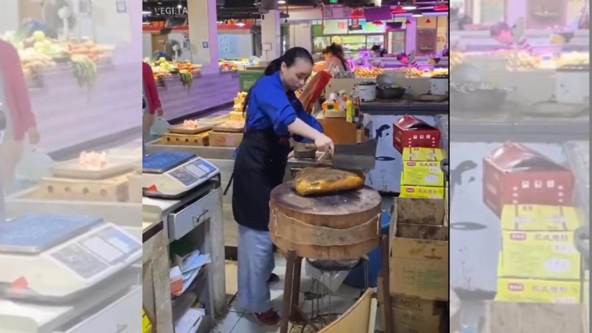 Una trabajadora china cortando jamón