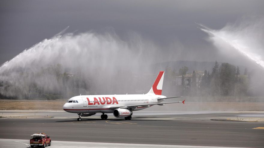 El TSJB anula el despido de un tripulante de la aerolínea Lauda Europe que publicó las escalas salariales en Facebook