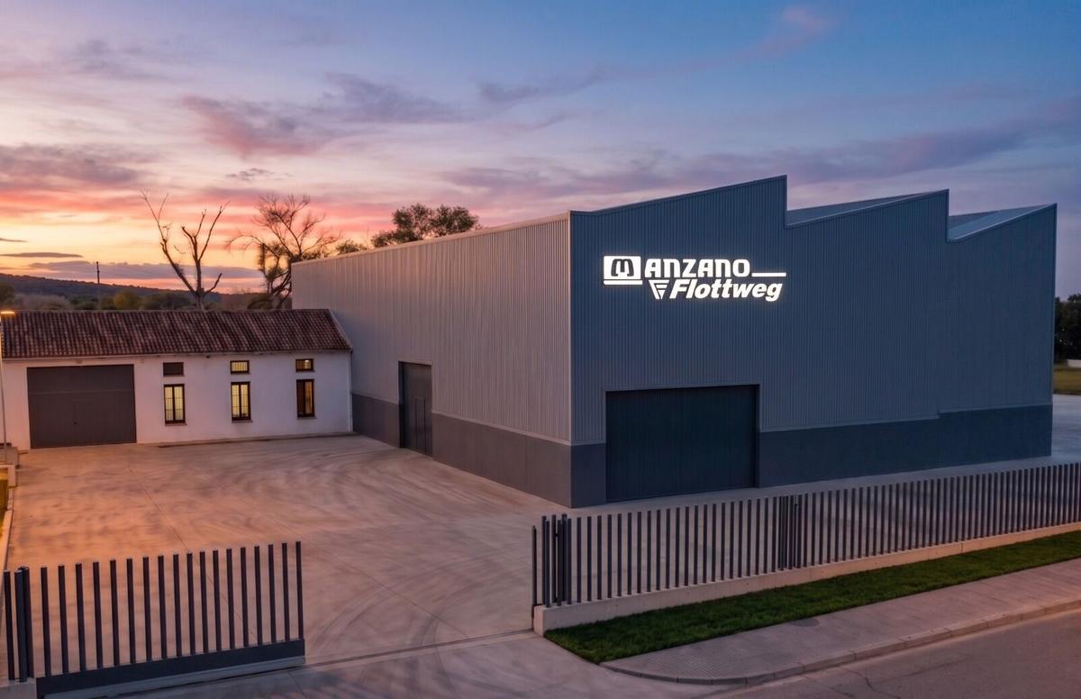 Proyecto de industrializacion de la sede de Calderería Manzano en Bujalance.