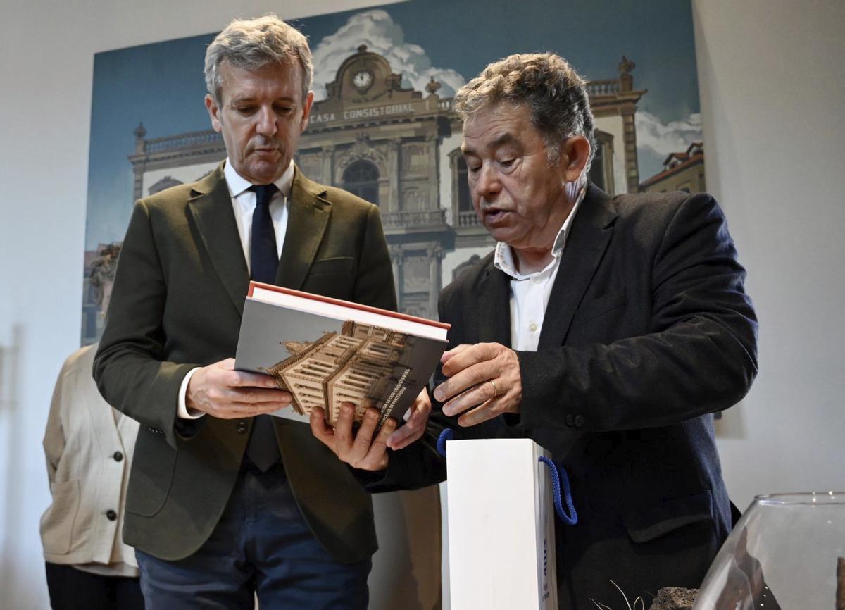 Alfonso Rueda y Miguel Anxo Fernández Lores en la anterior visita a la Casa Consistorial en 2025.