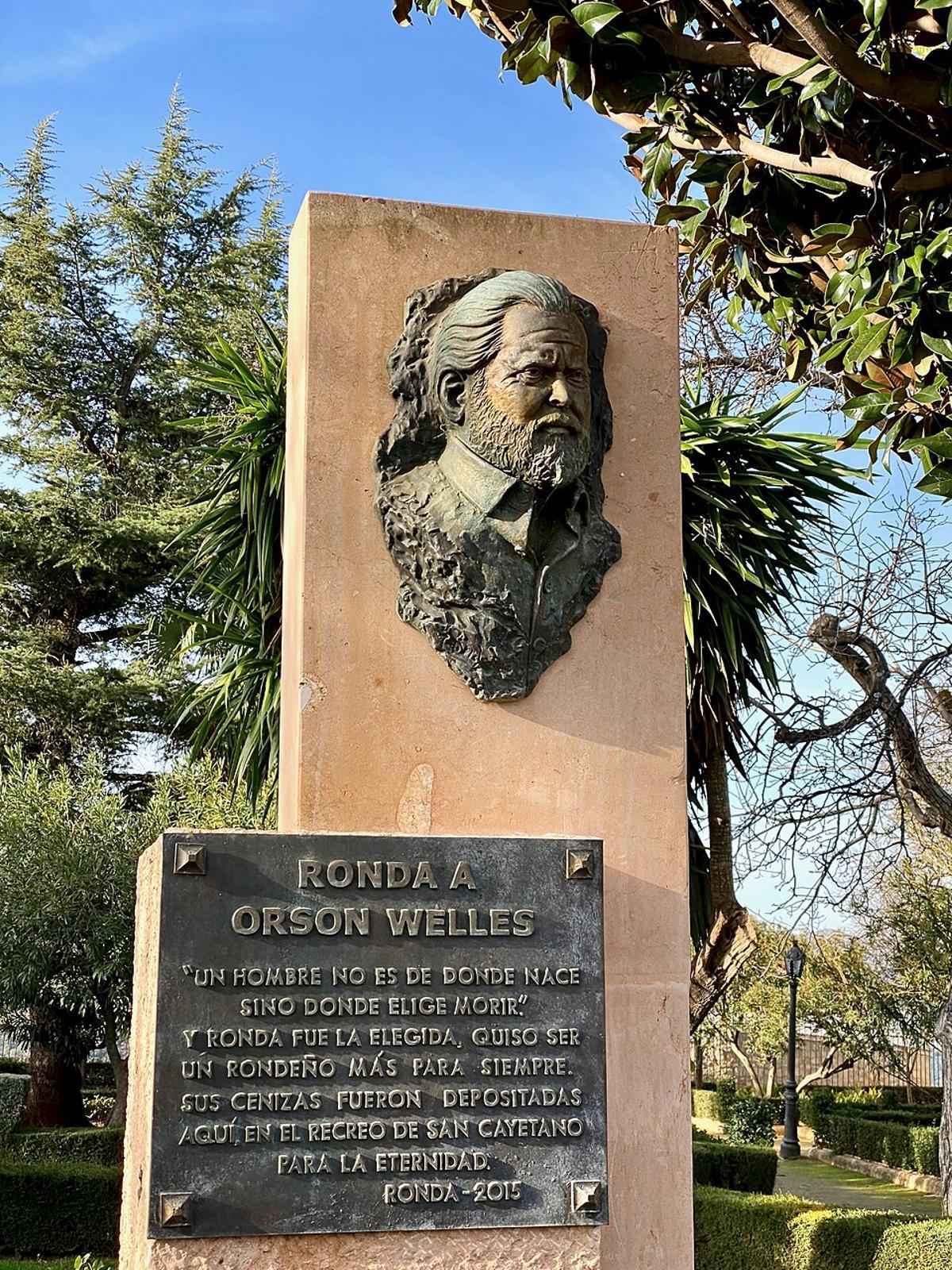 La placa en horno a Orson Welles al lado de la Plaza de Toros de Ronda